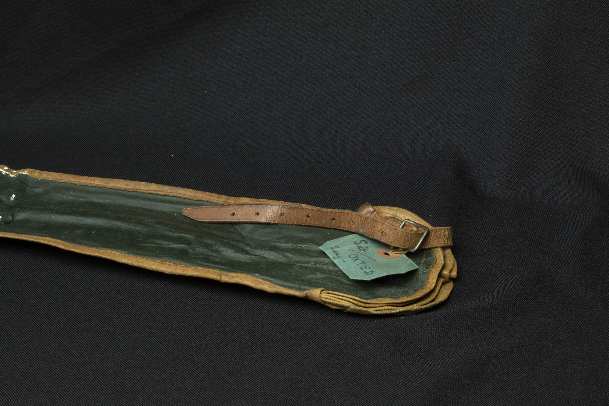 2 Hair curling tongs with case