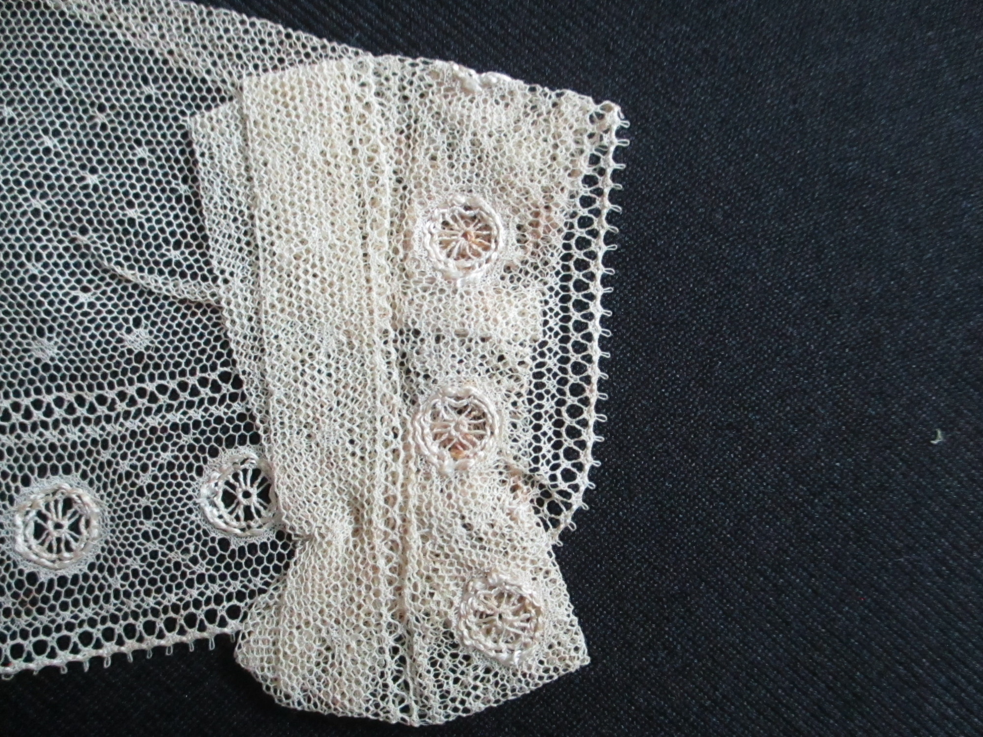 Child's cream collar.: Bow detail on child's handmade cream collar. (i)