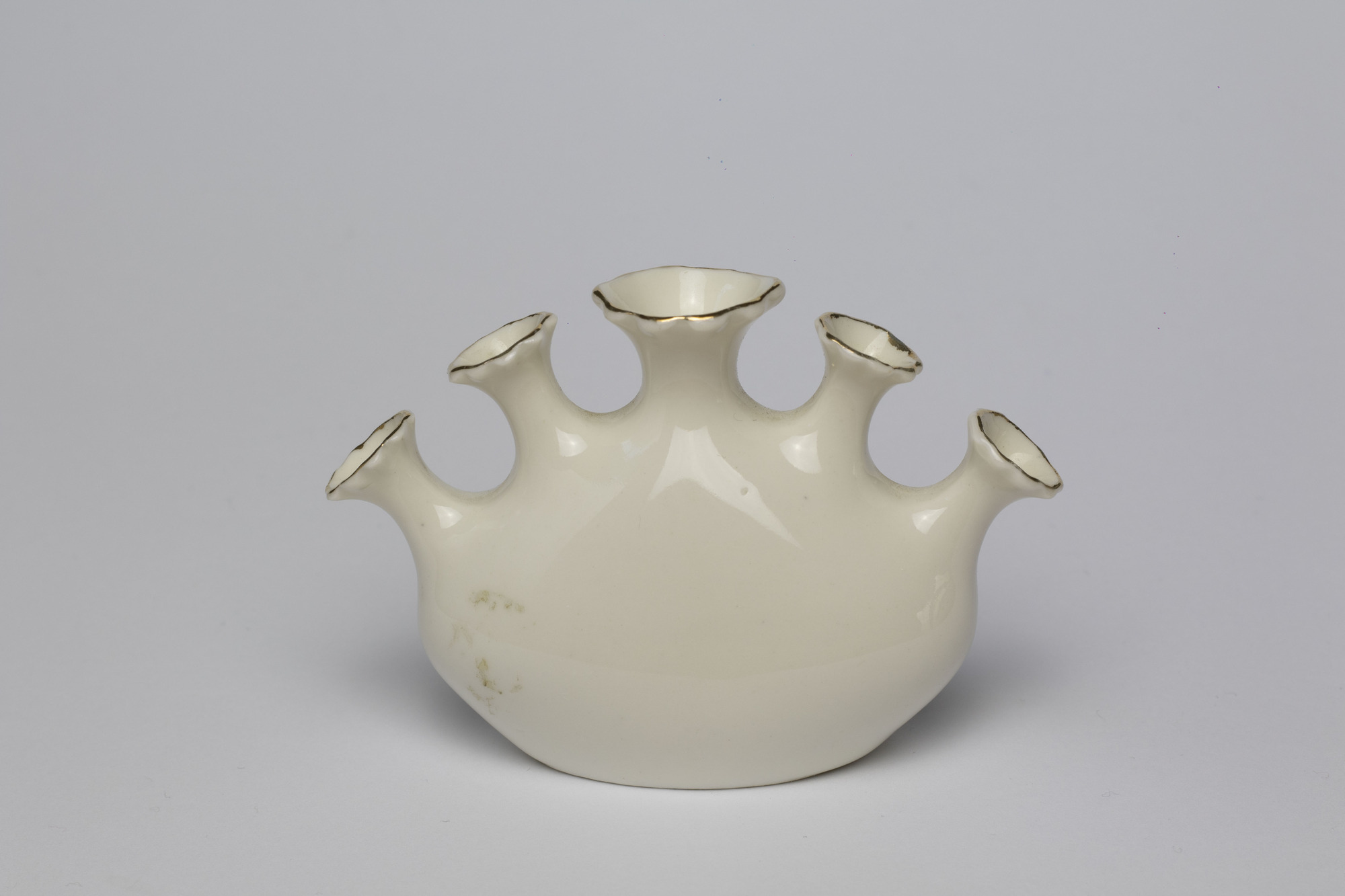 China flower vase ornament: back view