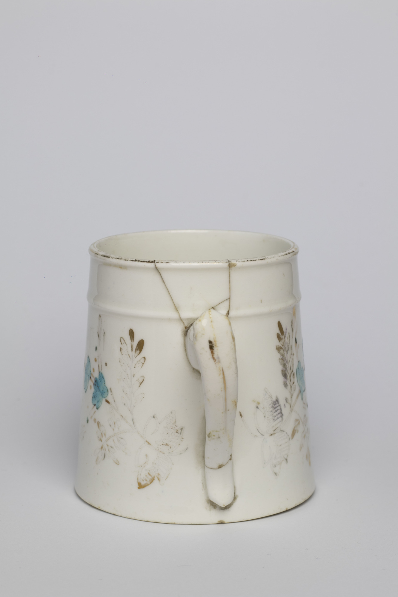 China mug: handle view