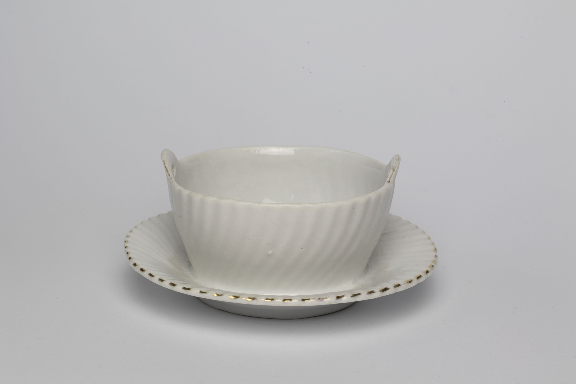 China sugar bowl or conserve dish