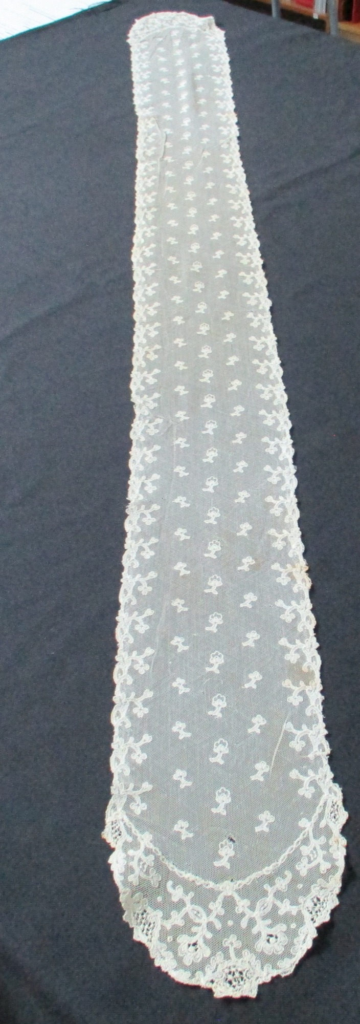 Cream lace sash.: Cream lace sash.