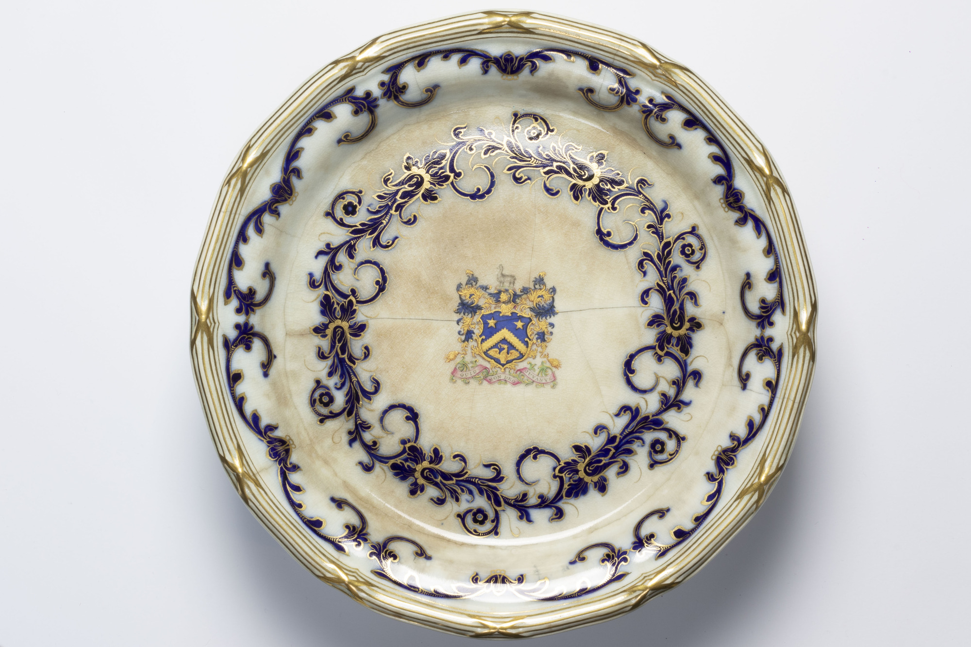 Footed serving dish: top view