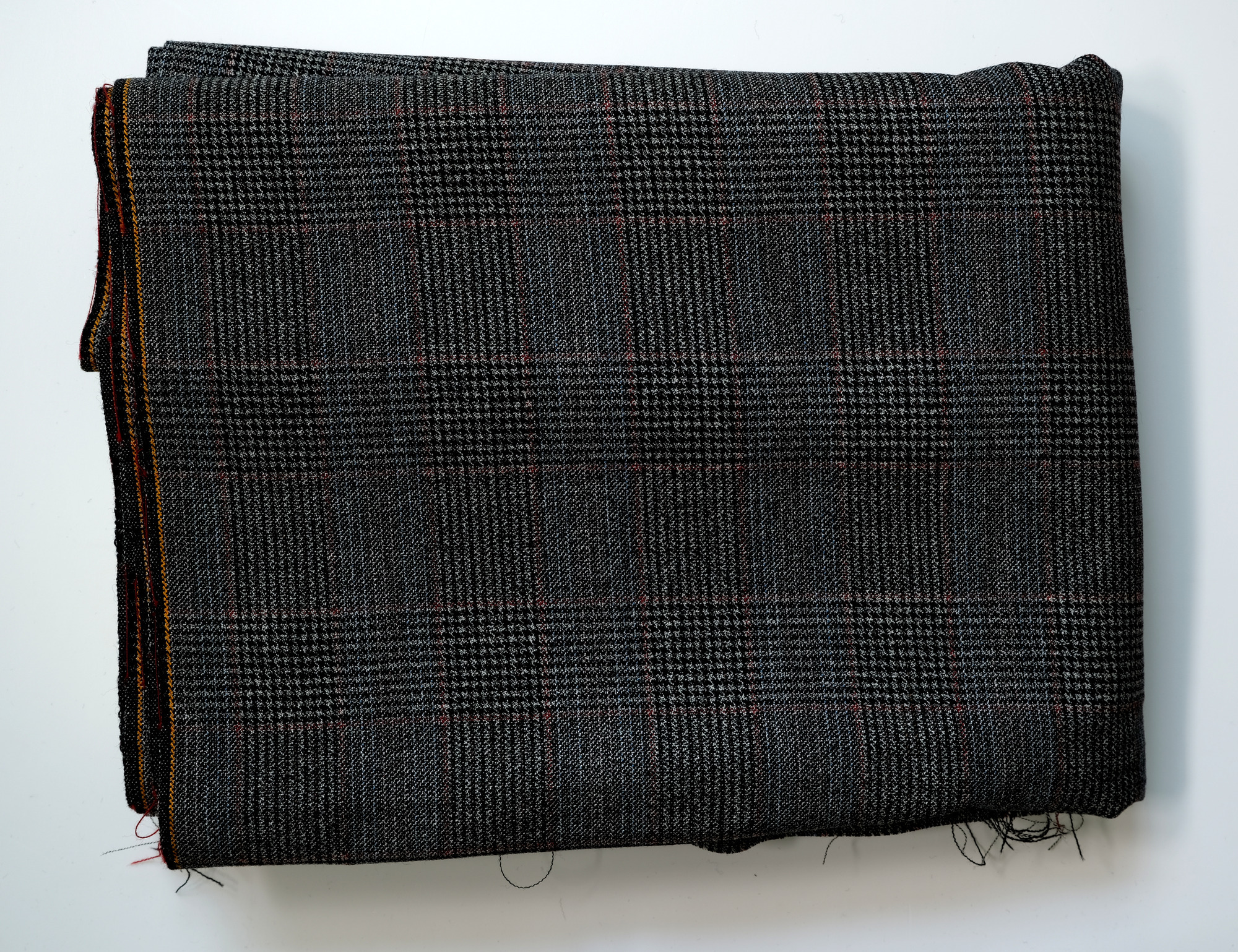 Length of dark grey, dogtooth-pattern cloth