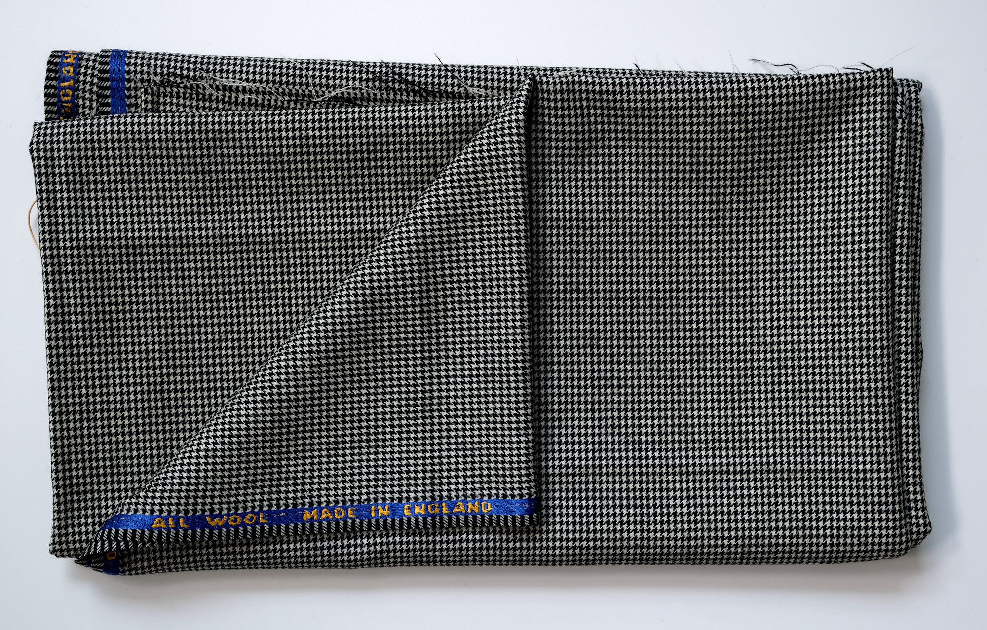 Length of dogtooth-pattern all-wool cloth: View showing cloth folded back once