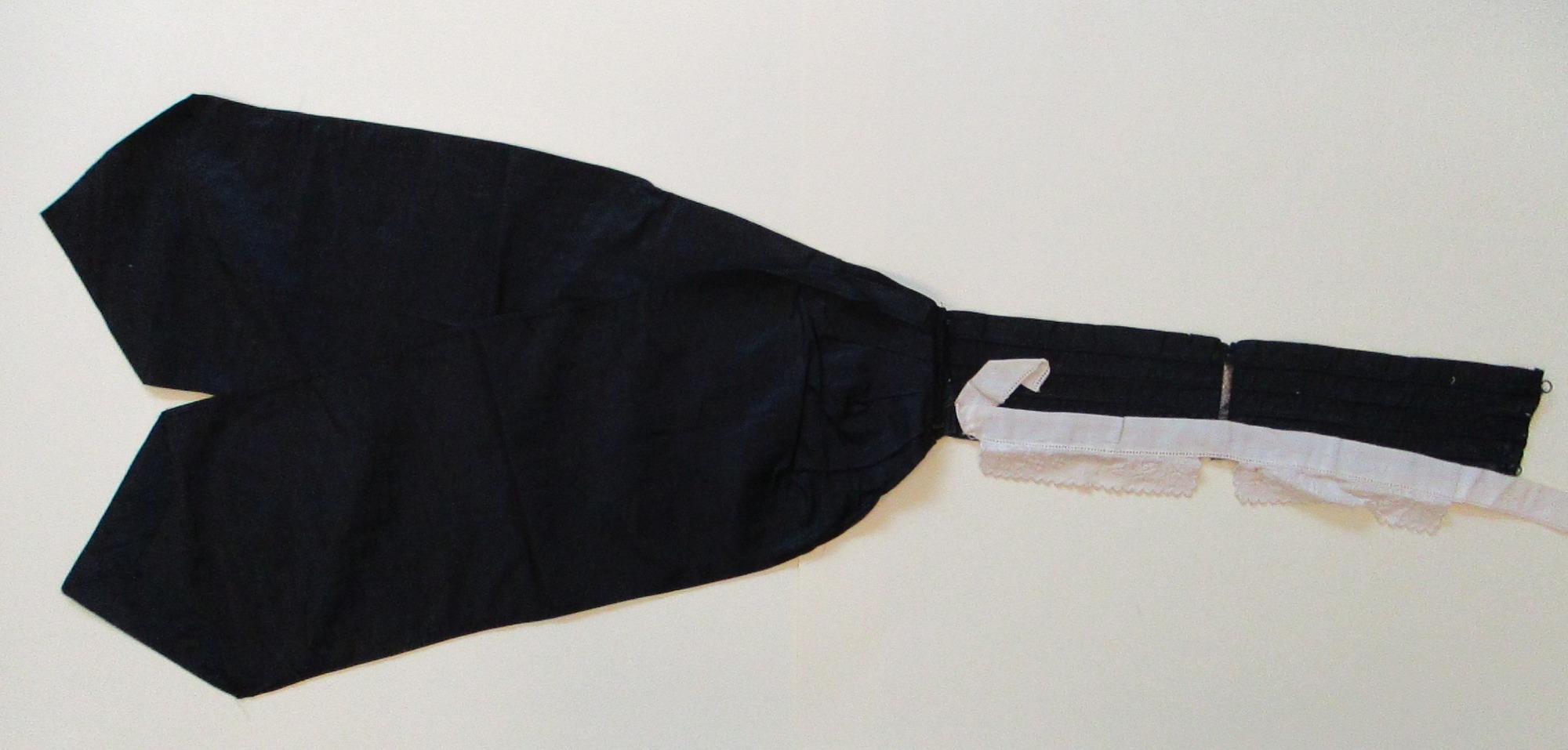 Mourning Collar and Sash: Mourning collar and sash. (i)