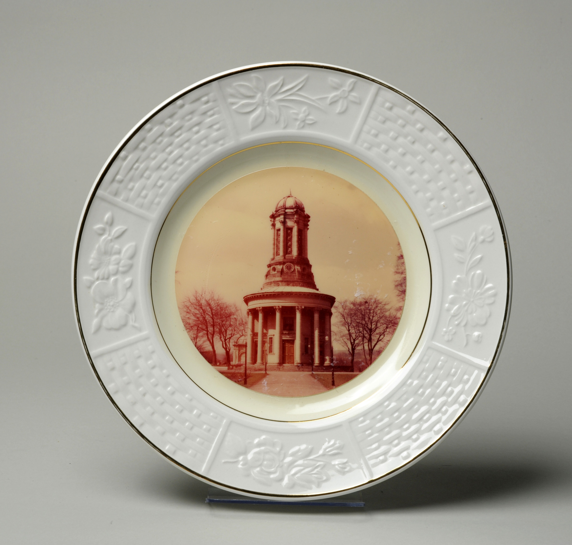 Souvenir plate