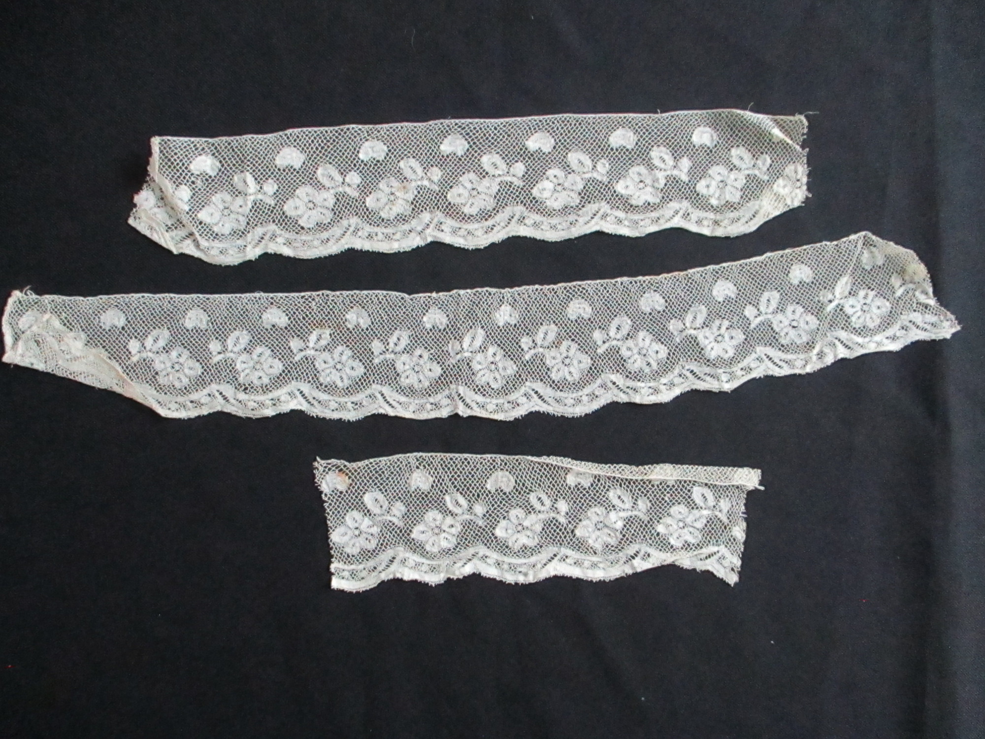Three pieces of cream silk lace trim.: Three pieces of cream silk lace trim. (ii)