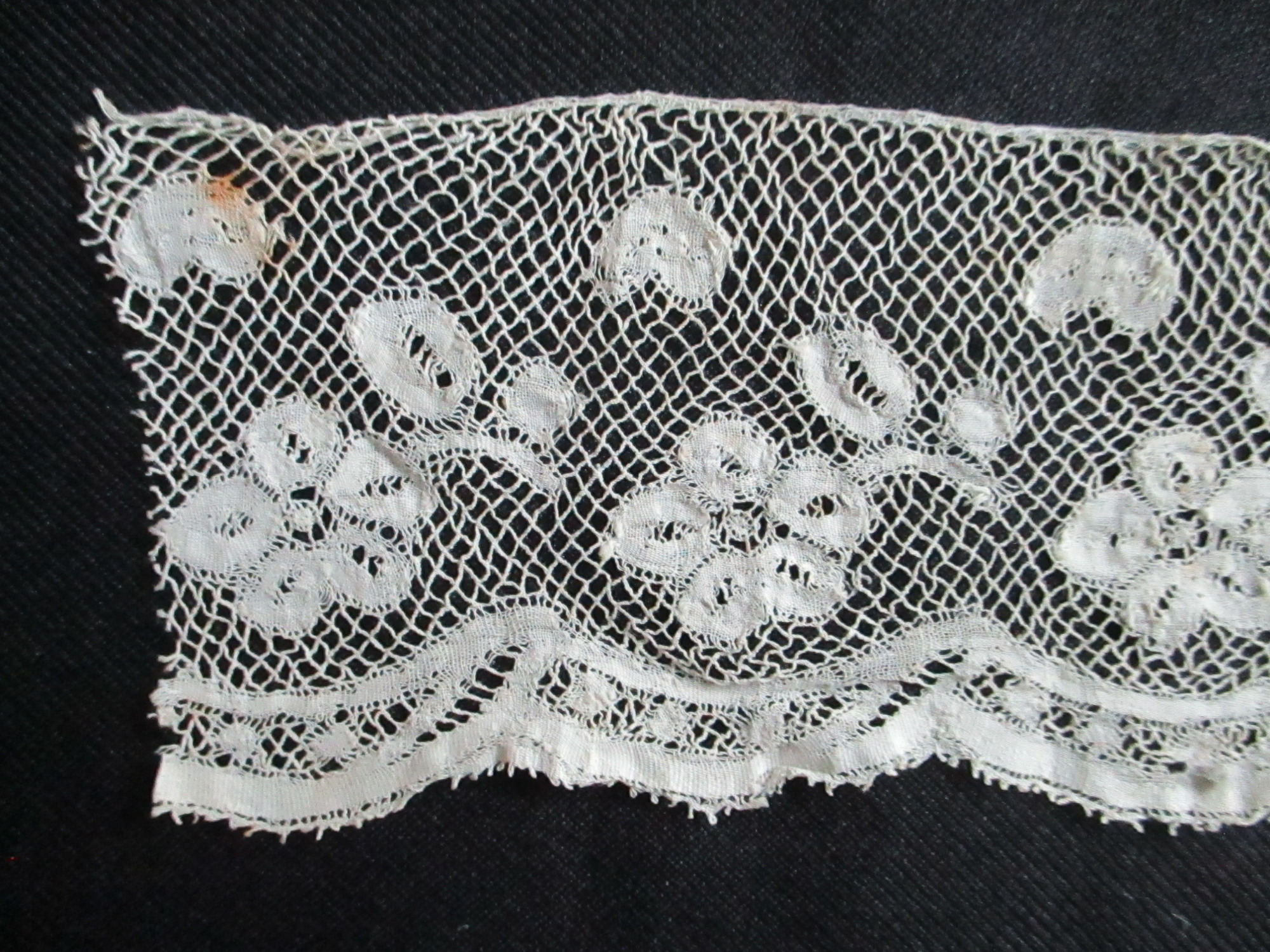 Three pieces of cream silk lace trim.: Design detail of cream silk lace trim. (ii)