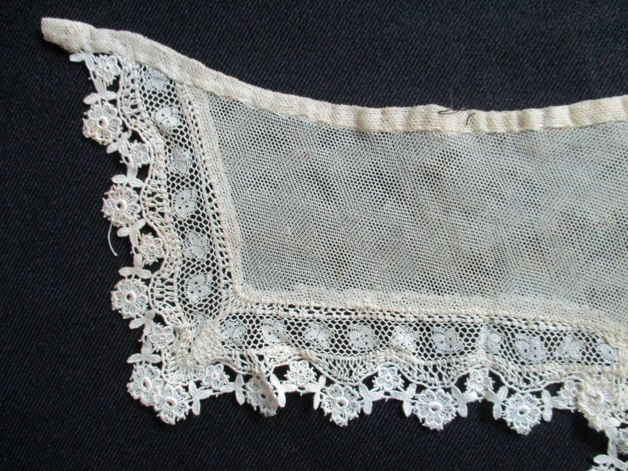 Two part collar: Edge detail on lace collar front piece.