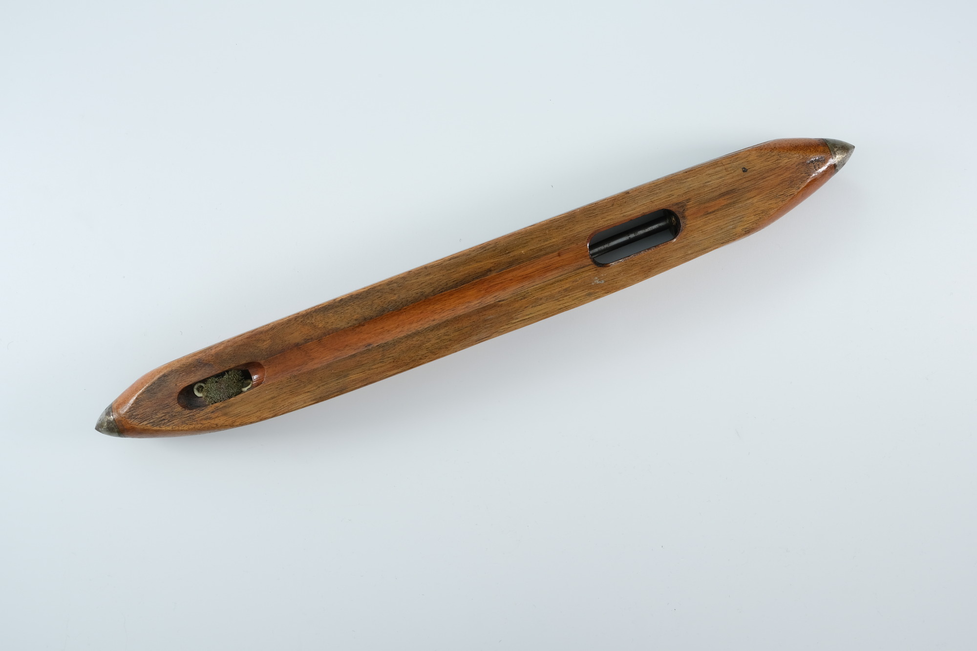 Wooden shuttle: Bottom view