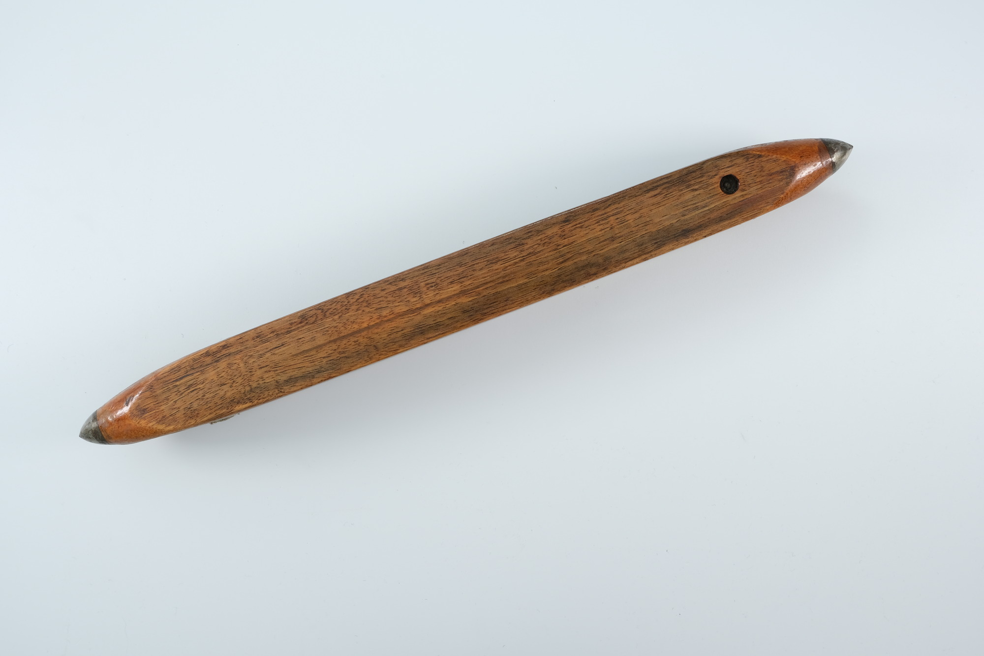 Wooden shuttle: Side view 2