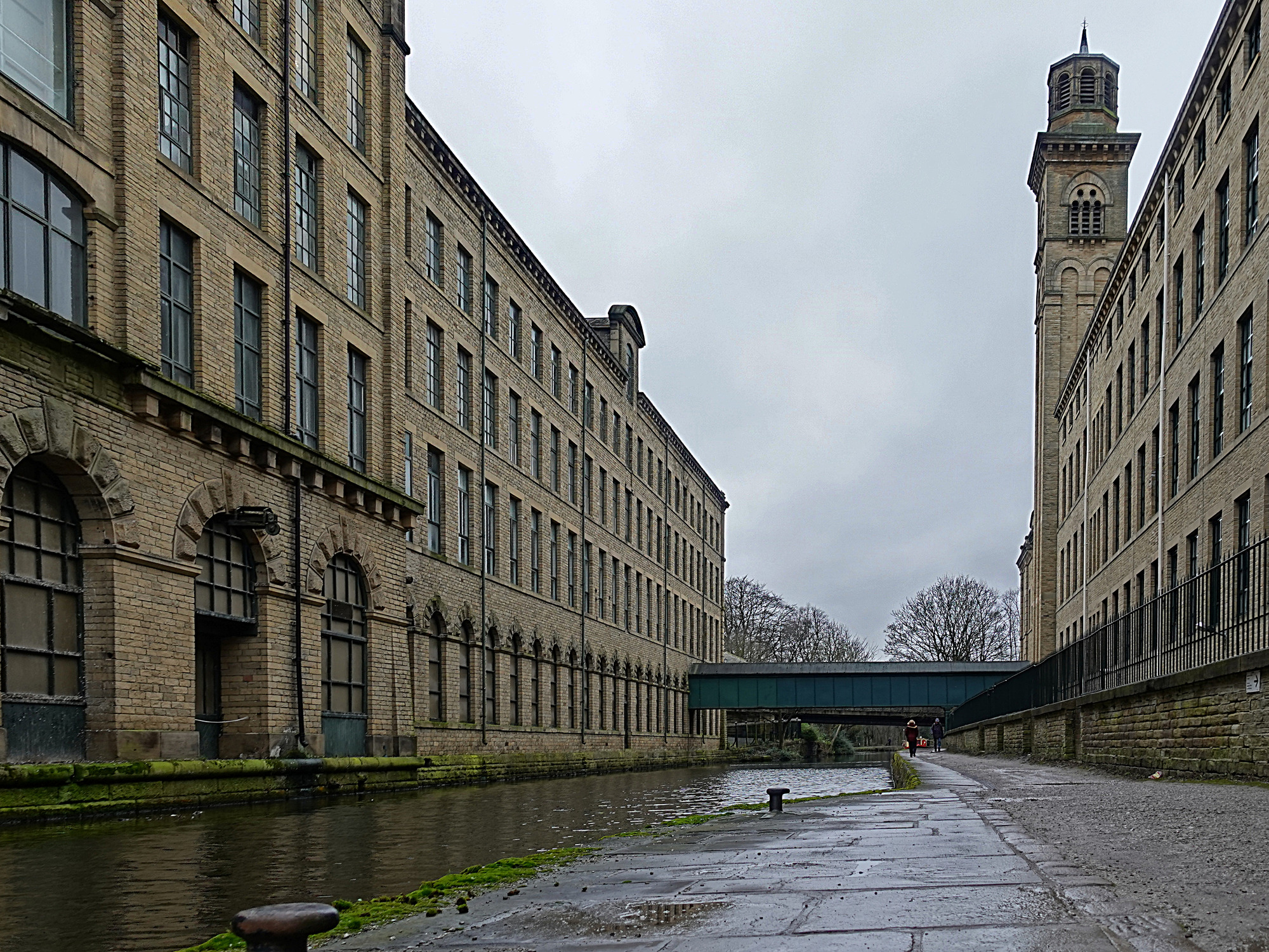Canal towards Saltaire