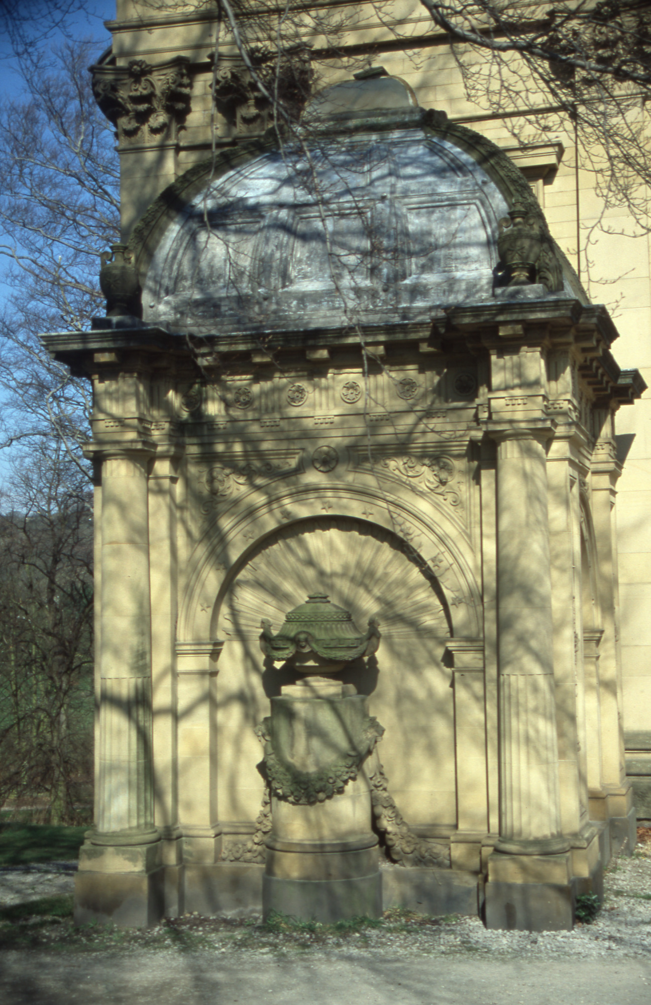 Congregational Church : Mausoleum (45)