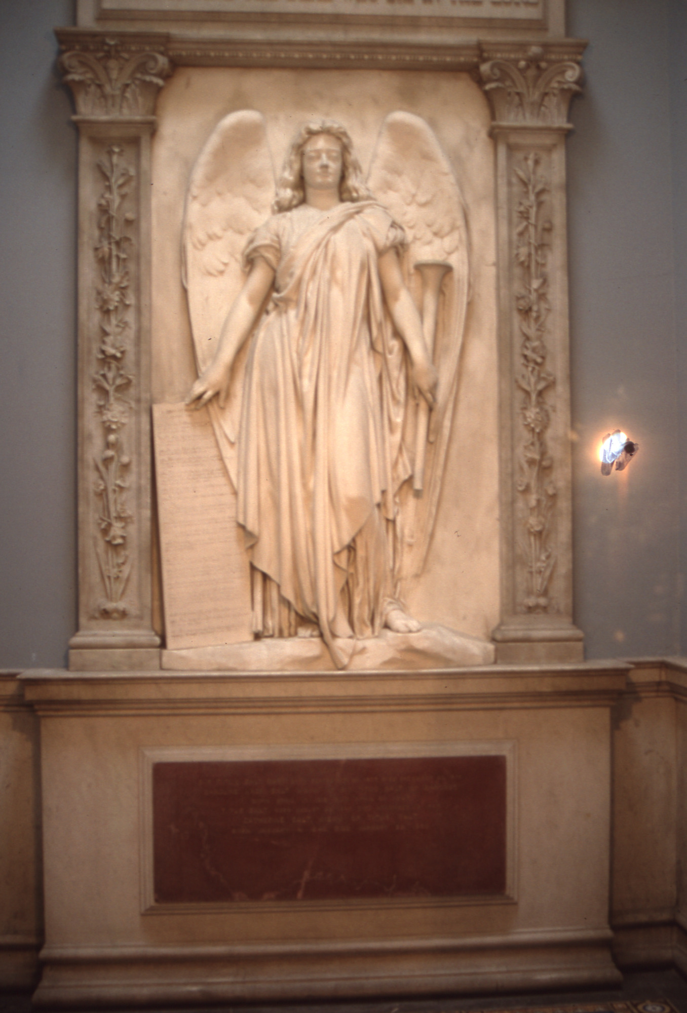 Congregational Church : Mausoleum angel plaque