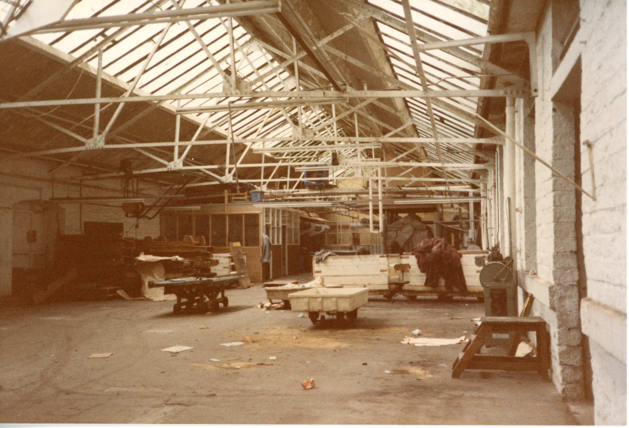 Empty room with old machinery (2)