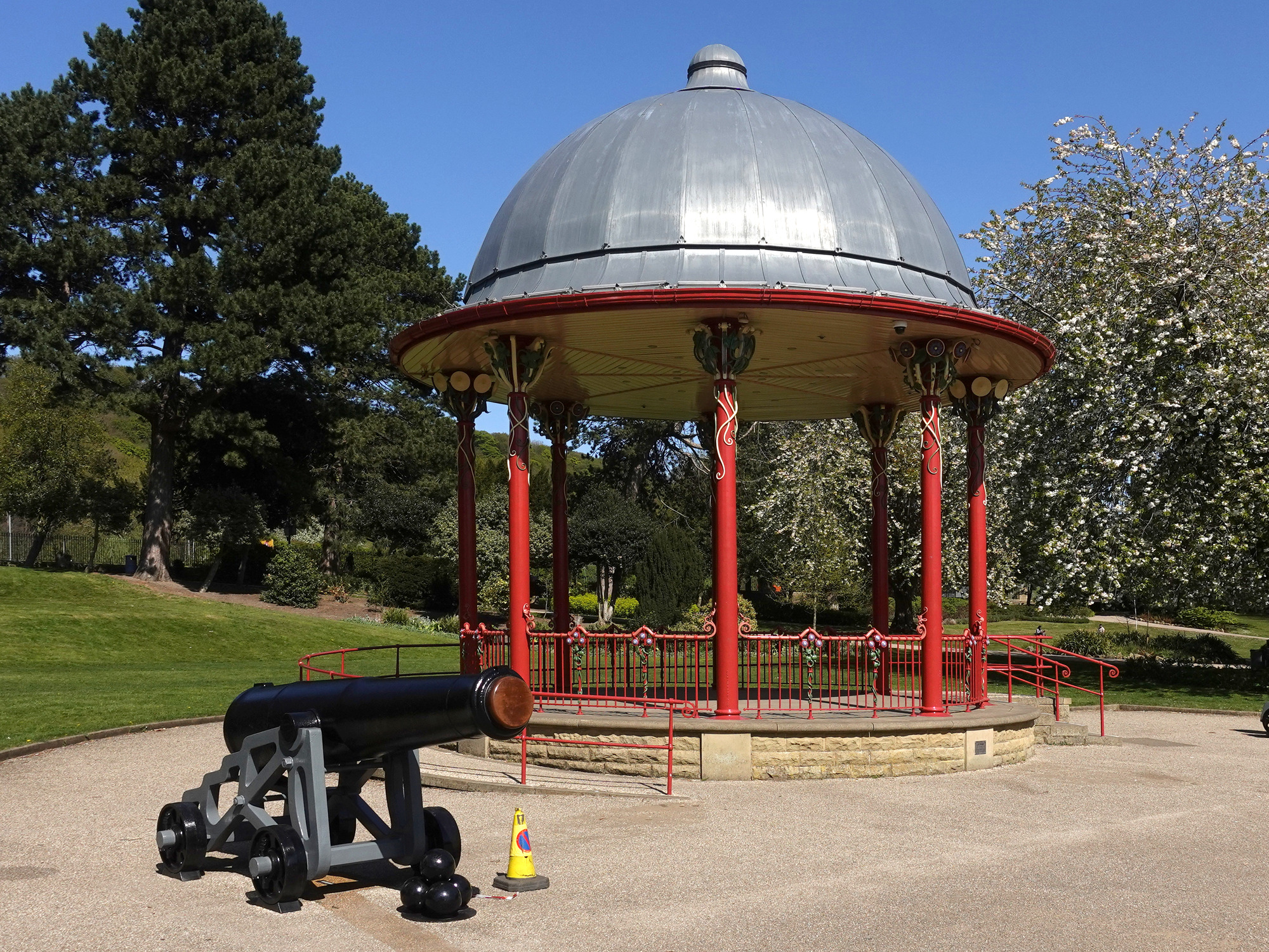 Roberts Park gazebo and cannon
