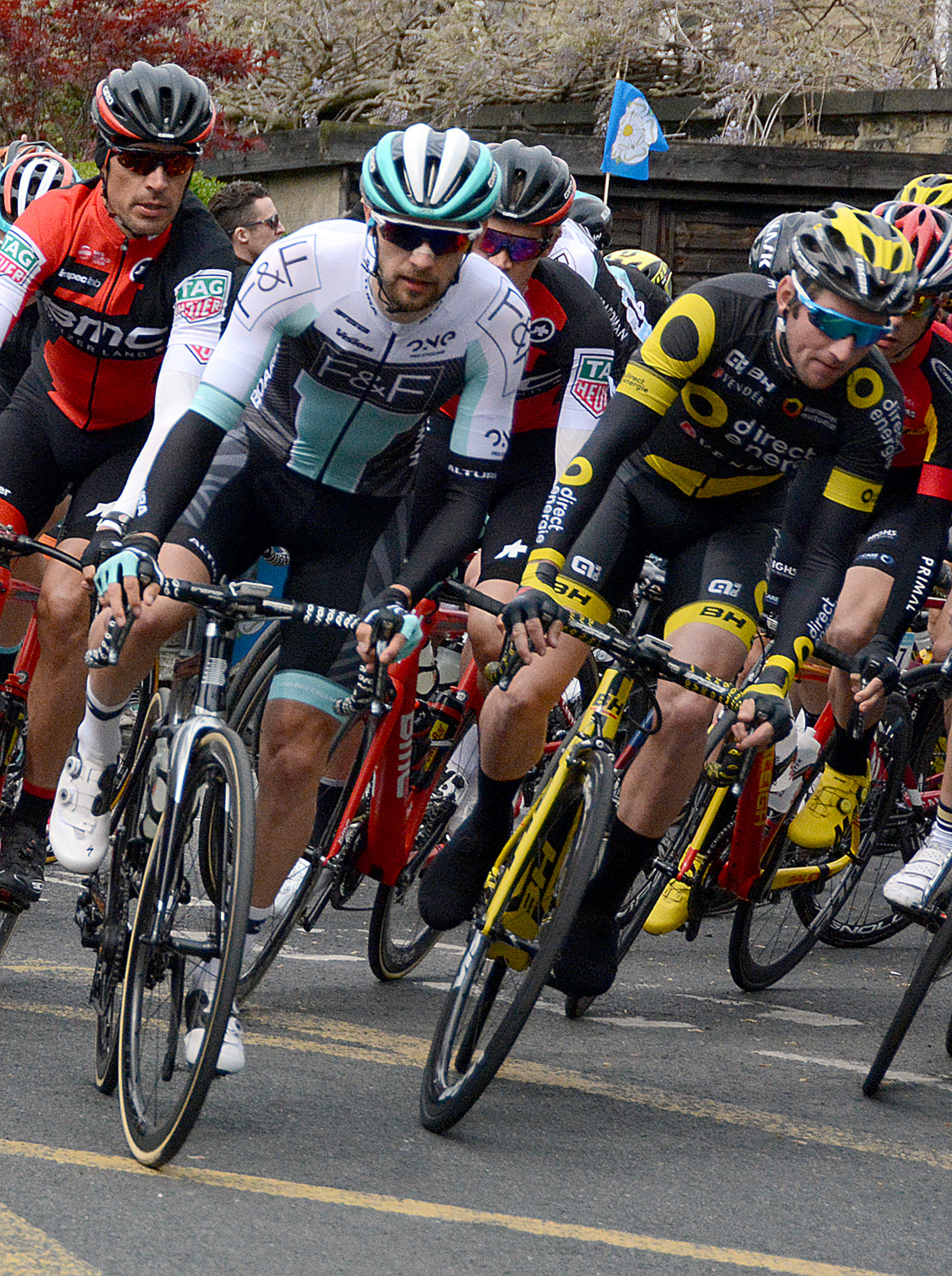 Saltaire Tour de Yorkshire Leading Peleton