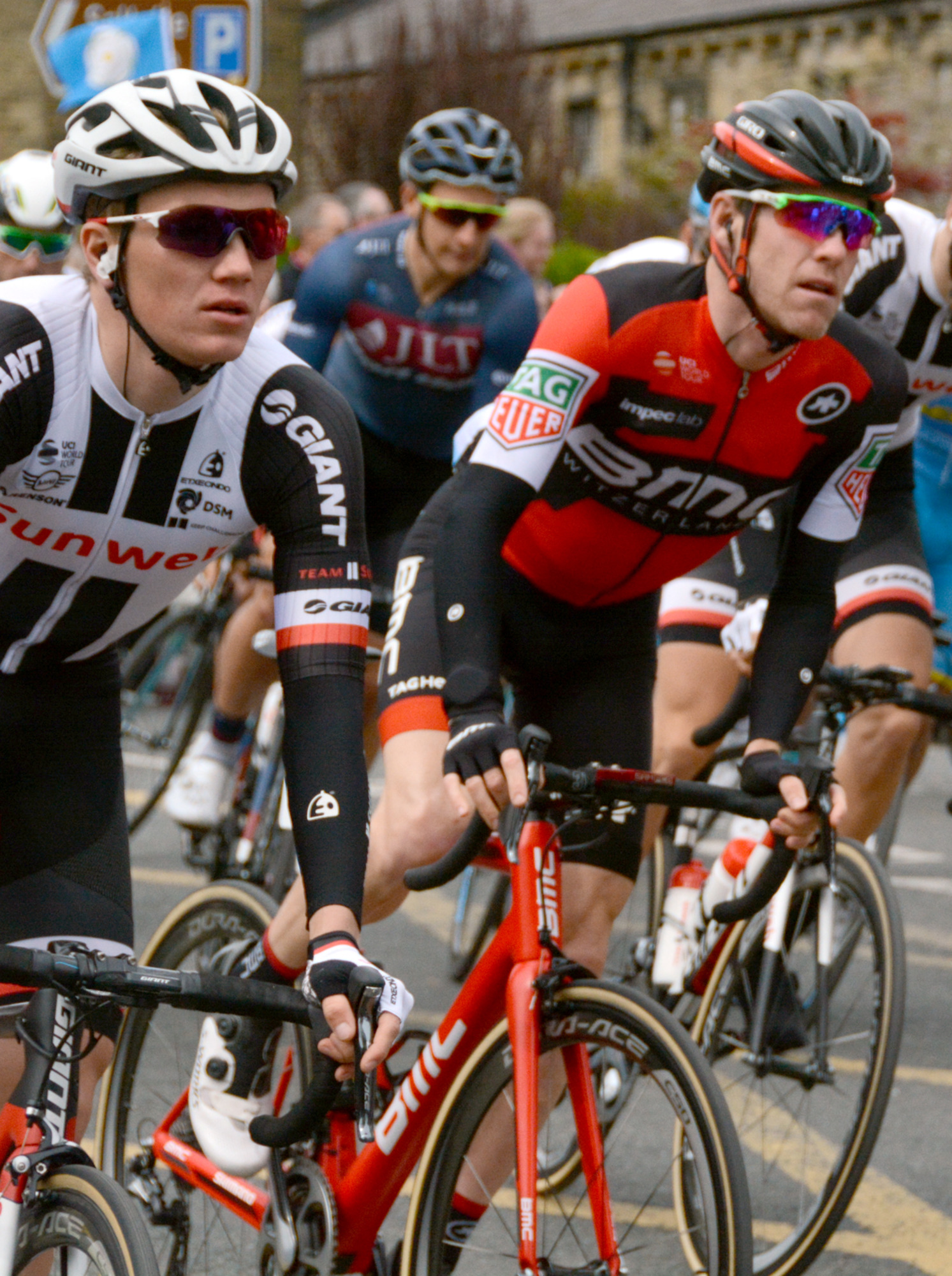 Saltaire Tour de Yorkshire Leading Peleton