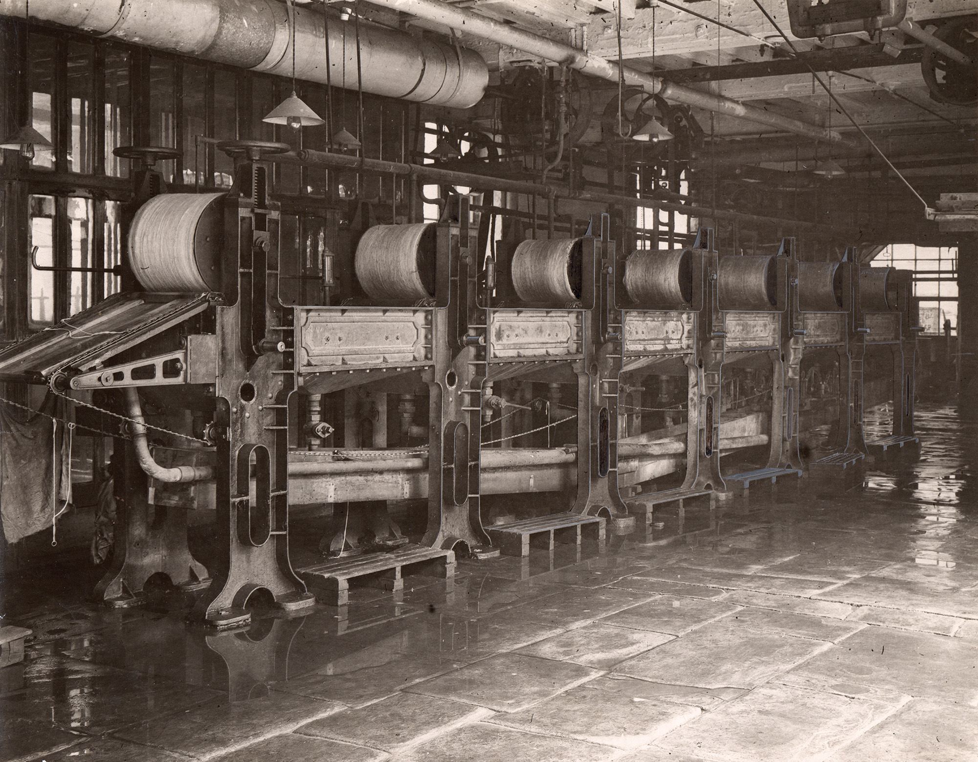 Yarn scouring